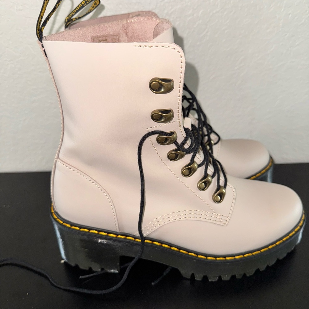 Stylish Cream Lace-Up Women's Boots - Picture 4 of 6